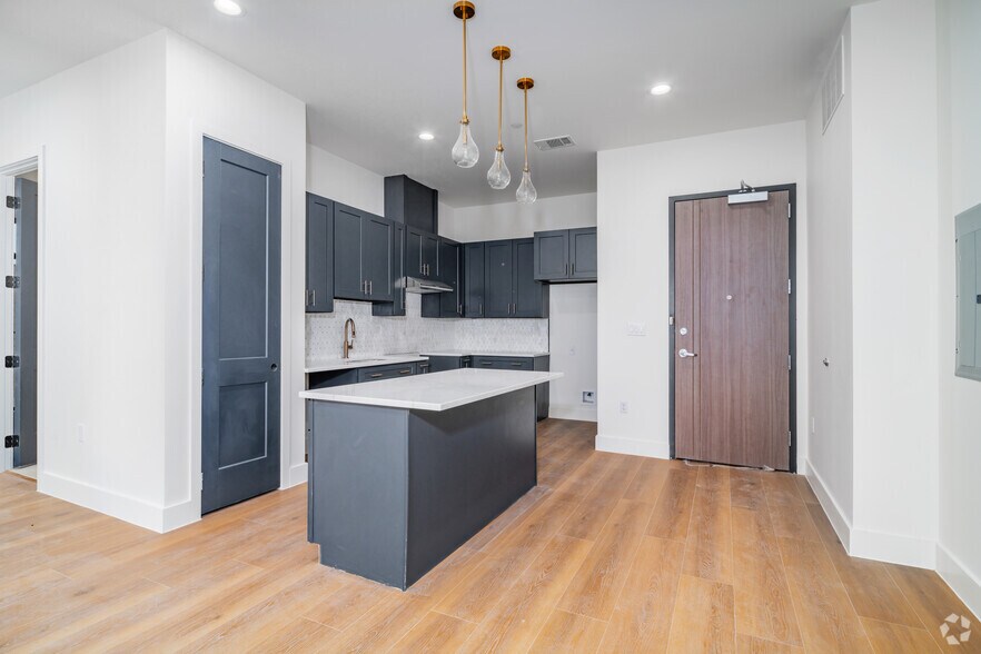 More Photos Of 10899 S Hausman Rd, San Antonio Apartments For Sale