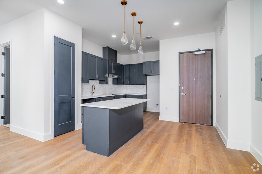 More Photos Of 10899 S Hausman Rd, San Antonio Apartments For Sale