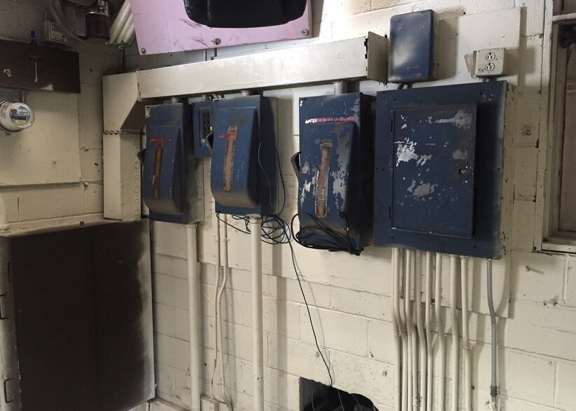 More Photos Of 6500 E Eleven Mile Rd, Warren Warehouse For Sale