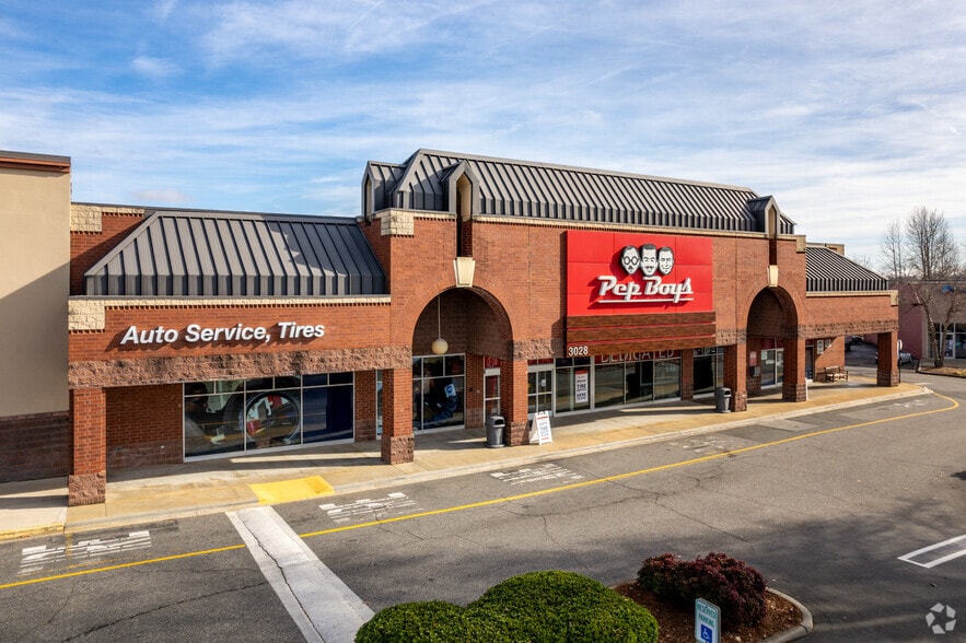 More Photos Of 3016-3030 E Franklin Blvd, Gastonia General Retail For Lease
