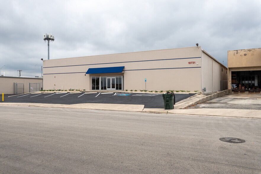 More Photos Of 10731 Gulfdale St, San Antonio Distribution For Sale