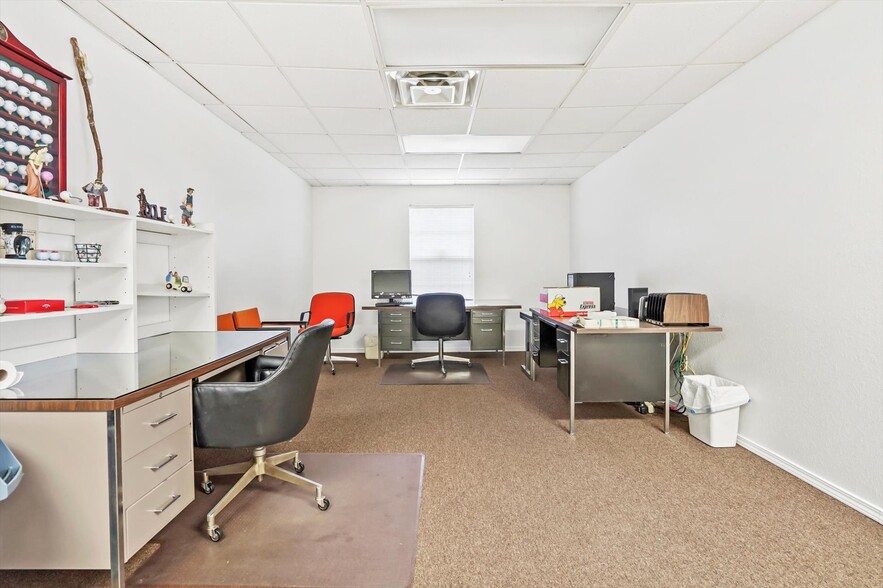 More Photos Of 9040 S Highway 51, Broken Arrow Office For Lease