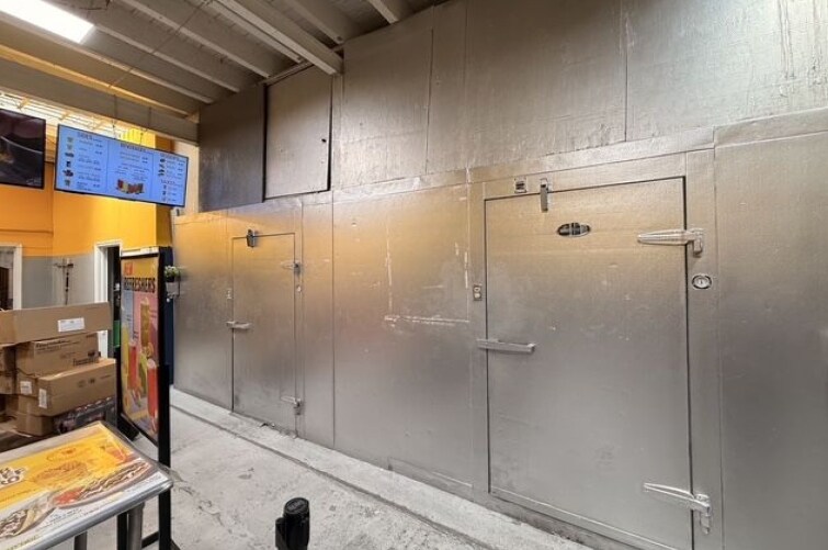 More Photos Of 24-08 40th Ave, Long Island City General Retail For Lease