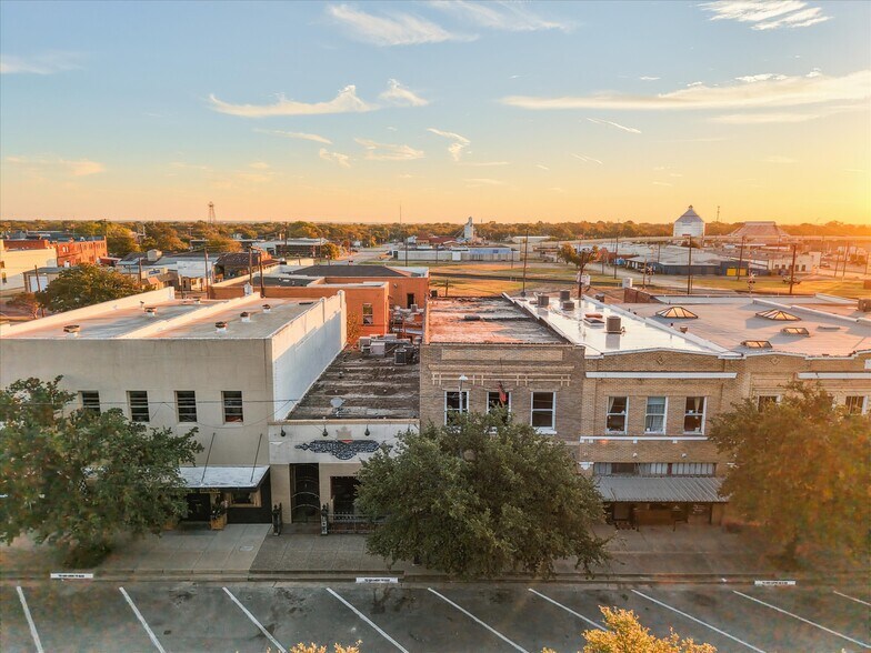 More Photos Of 107 S Beaton St, Corsicana Storefront For Sale