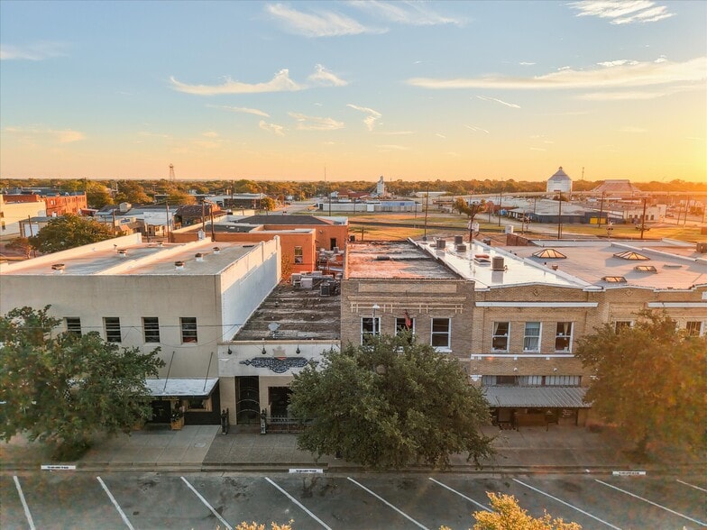 More Photos Of 107 S Beaton St, Corsicana Storefront For Sale