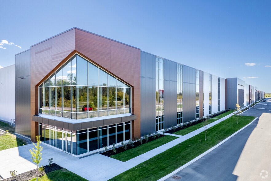 More Photos Of 30 Ecoparc Chateauguay, Châteauguay Warehouse For Lease