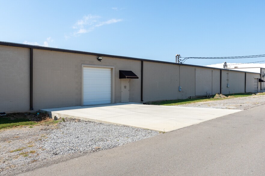 More Photos Of 216 Hartmann Dr, Lebanon Distribution For Lease