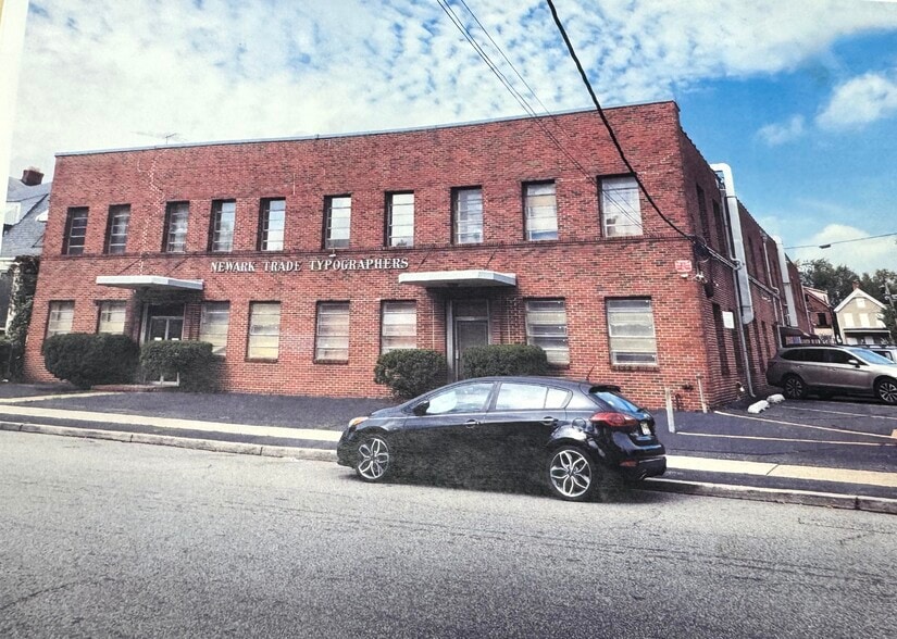 Primary Photo Of 177 Oakwood Ave, Orange Showroom For Lease