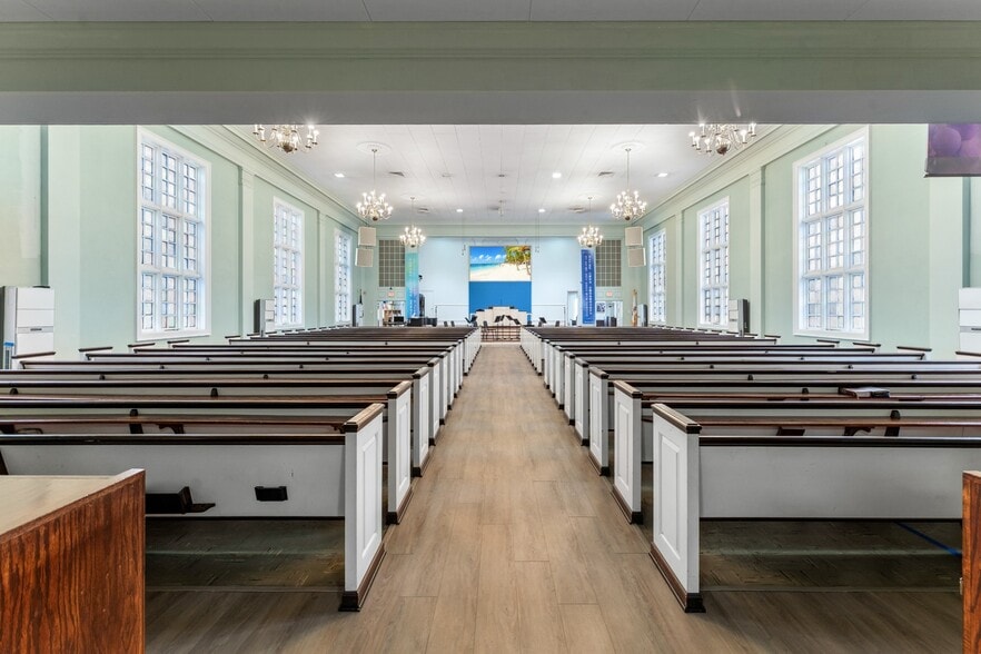More Photos Of 5144 Massachusetts Ave, Bethesda Religious Facility For Sale