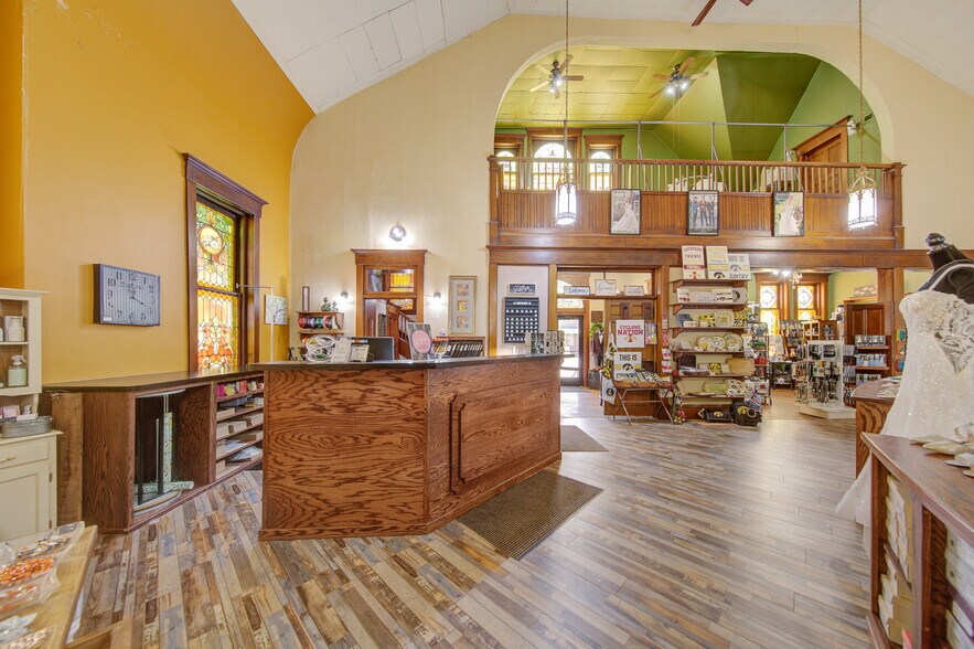 More Photos Of 2001 10th St, Emmetsburg General Retail For Sale