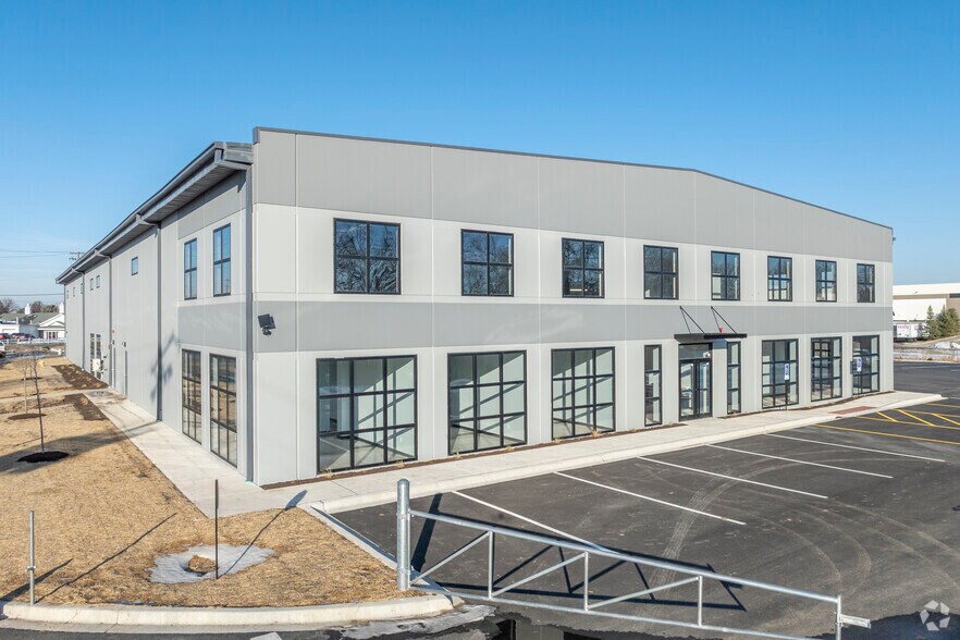Primary Photo Of 1385 N Joliet Rd, Romeoville Service For Lease