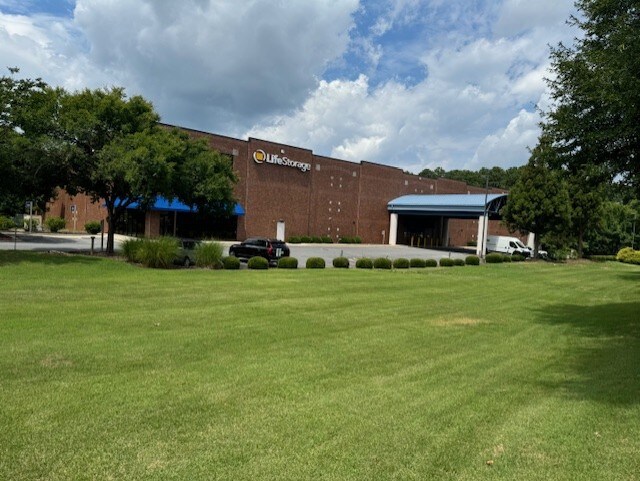 More Photos Of 1125 Roberts Blvd, Kennesaw Self Storage For Lease