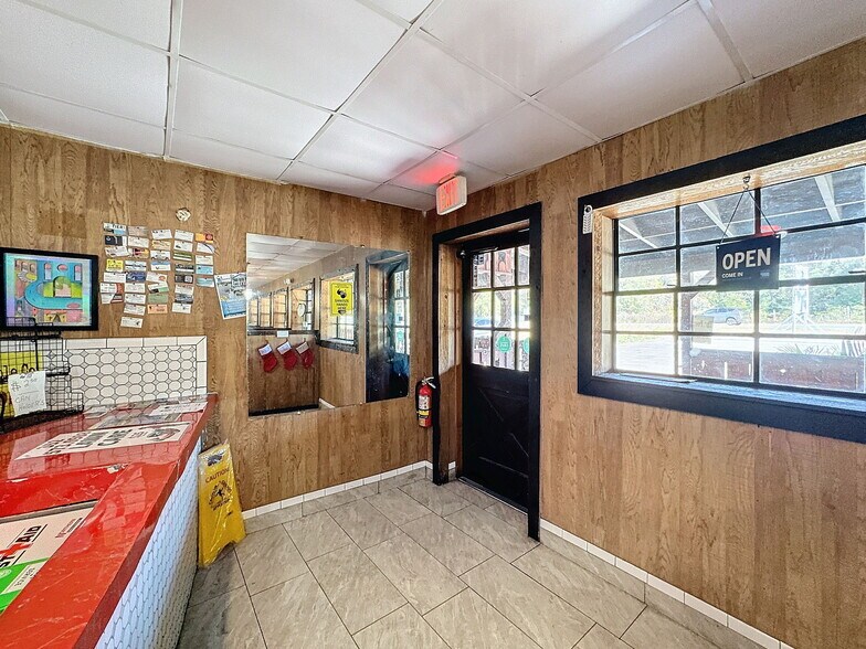 More Photos Of 15525 Shady Hills Rd, Spring Hill Restaurant For Sale