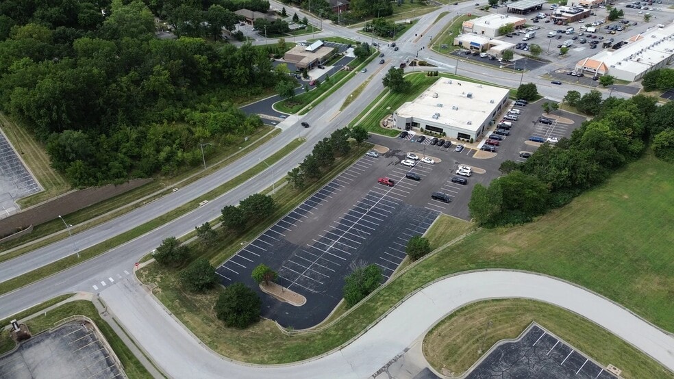 More Photos Of 310 NW Englewood Rd, Gladstone Office For Sale