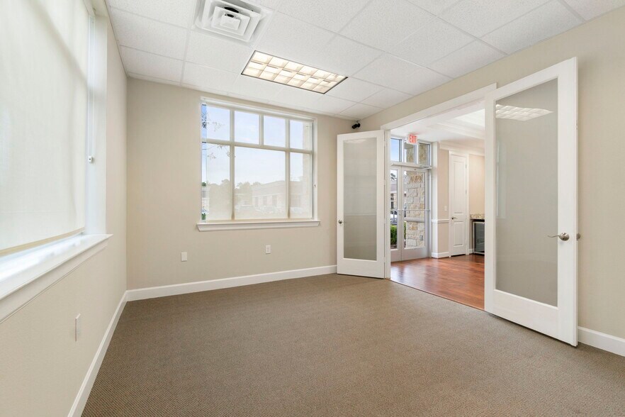More Photos Of 2219 Sawdust Rd, The Woodlands Office For Sale