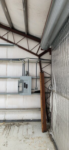 More Photos Of 208 Second st, Bristol Warehouse For Sale