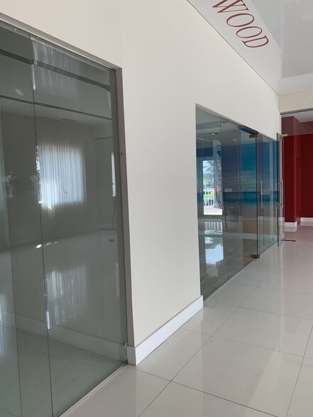 More Photos Of 201 N Ocean Dr, Hollywood Storefront Retail Office For Lease
