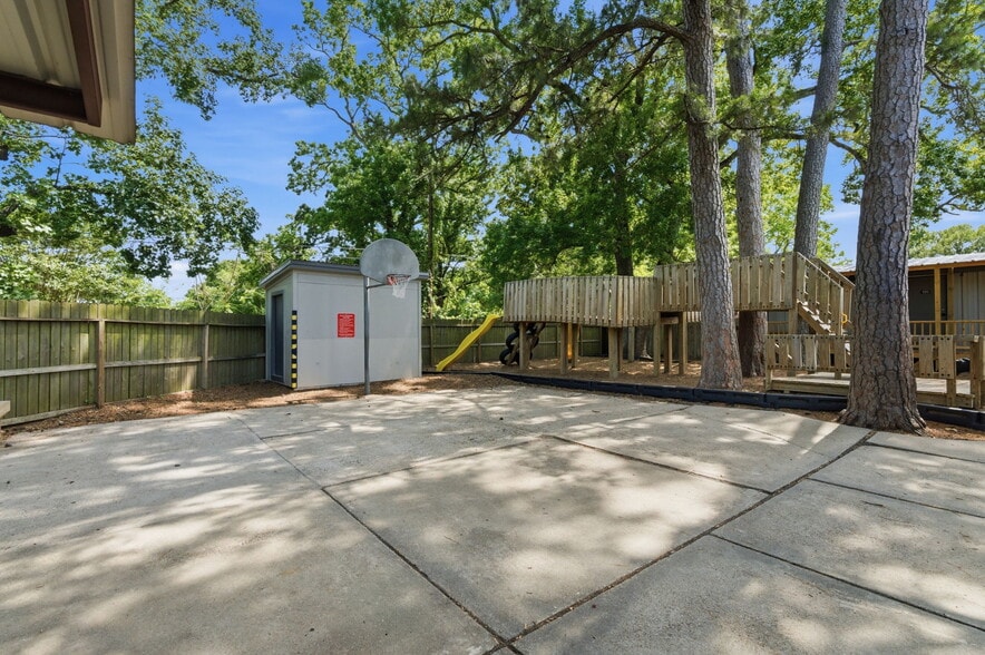 More Photos Of 3401 N Frazier St, Conroe Specialty For Sale