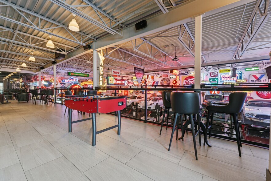 More Photos Of 935 Sherwood Ave, Coquitlam Warehouse For Sale