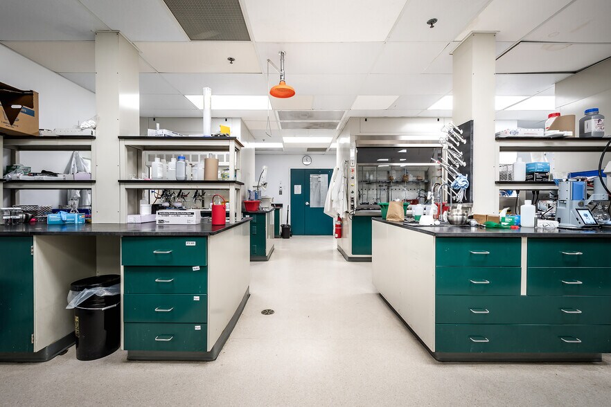 More Photos Of 7210-7220 Rue Frederick-Banting, Saint-Laurent Medical For Lease