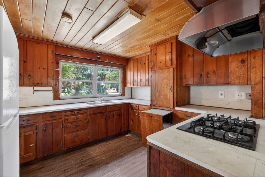 More Photos Of 527 E Lemon Ave, Eustis Apartments For Sale