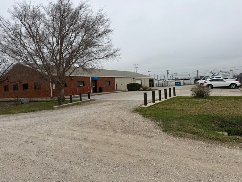 More Photos Of 5000 Energy Pl, Denton Industrial For Lease