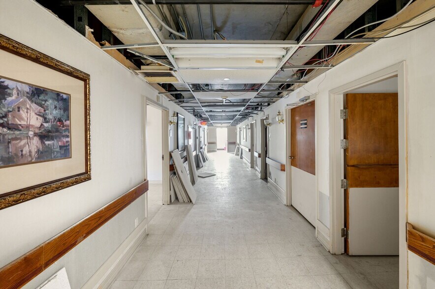 More Photos Of 2051 Collingwood Blvd, Toledo Skilled Nursing Facility For Sale