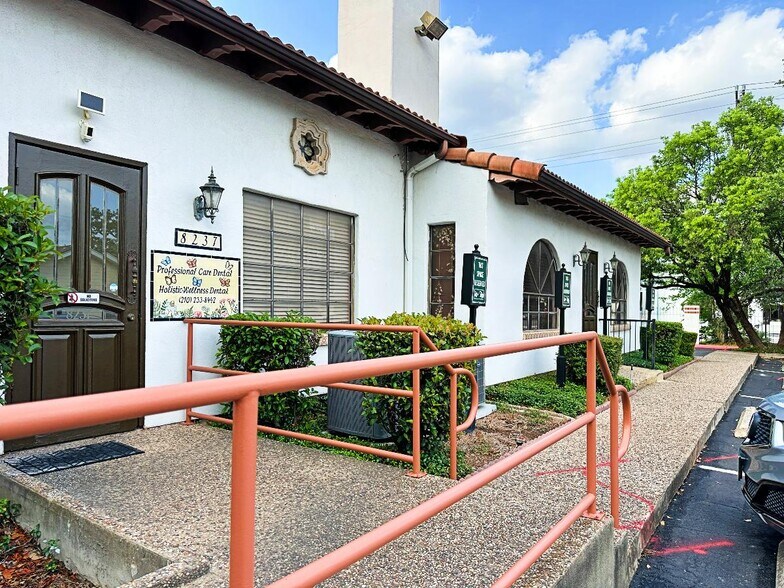 More Photos Of 8237 Fredericksburg Rd, San Antonio Medical For Sale