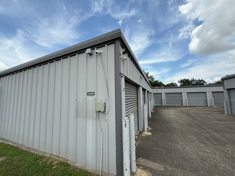 More Photos Of 1420 S 21st St, Nederland Specialty For Sale