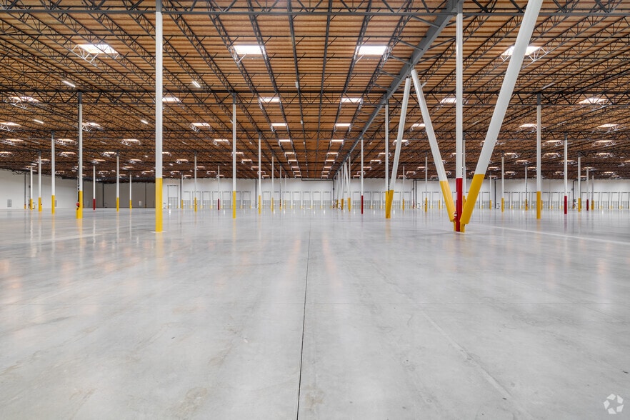 More Photos Of 2401 E Wardlow Rd, Long Beach Warehouse For Lease