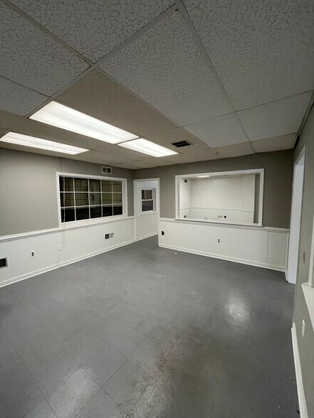 More Photos Of 2103 Pine Forest Dr, Colonial Heights Unknown For Sale