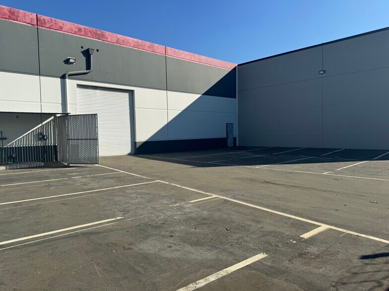 More Photos Of 4340-4390 Technology Dr, Fremont Warehouse For Lease