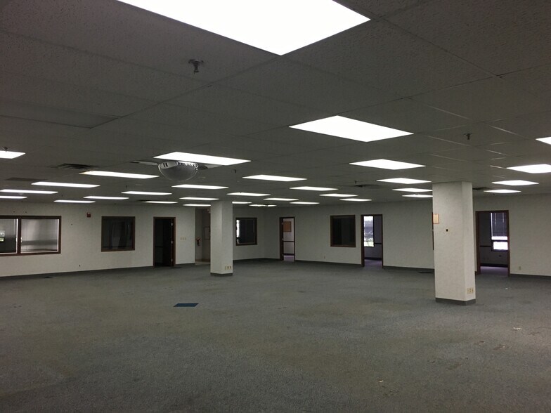 More Photos Of 29201 Aurora Rd, Solon Office For Lease