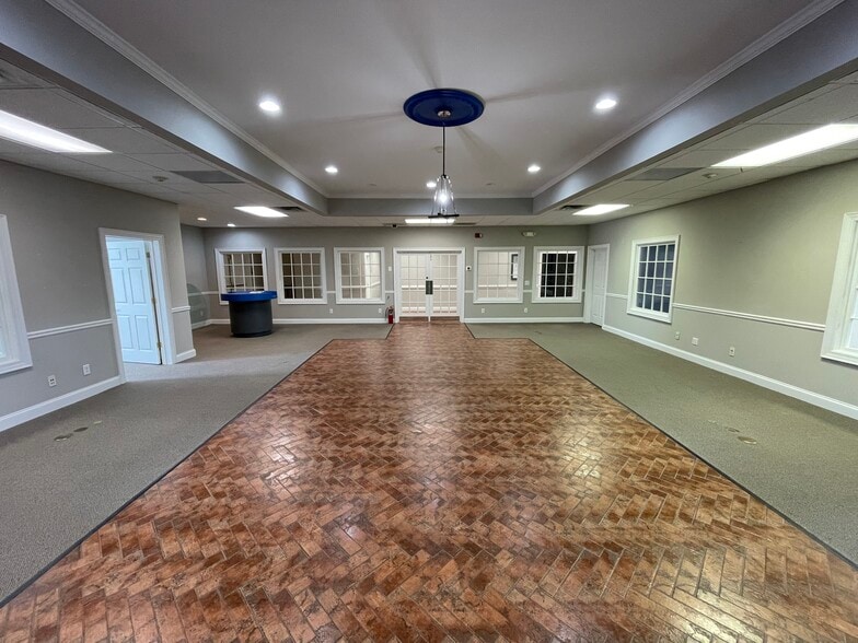 More Photos Of 100 Colony Park Dr, Cumming Bank For Lease