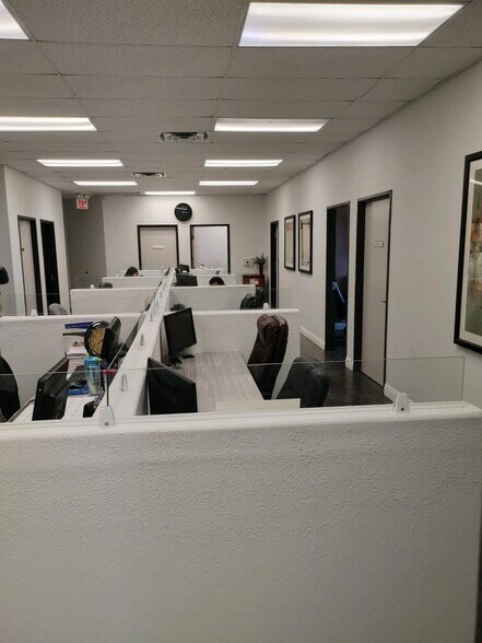 More Photos Of 8867 W Flamingo Rd, Las Vegas Office For Sale