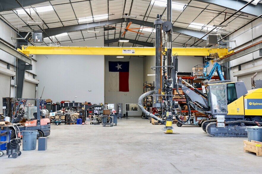 More Photos Of 16445 N Interstate 35, Pflugerville Warehouse For Sale