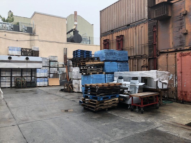 More Photos Of 582 Johnson Ave, Brooklyn Contractor Storage Yard For Lease