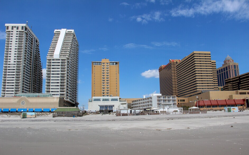 More Photos Of 110 S Morris Ave, Atlantic City Hotel For Lease