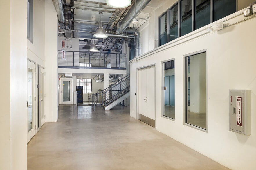 More Photos Of 25 E Mason St, Santa Barbara Research And Development For Lease