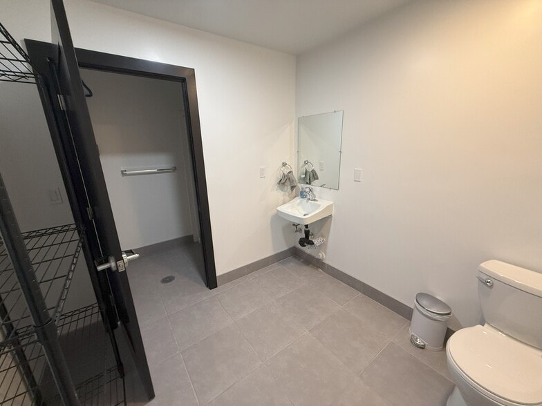 More Photos Of 1496 Harbor Ave, Long Beach Warehouse For Sale