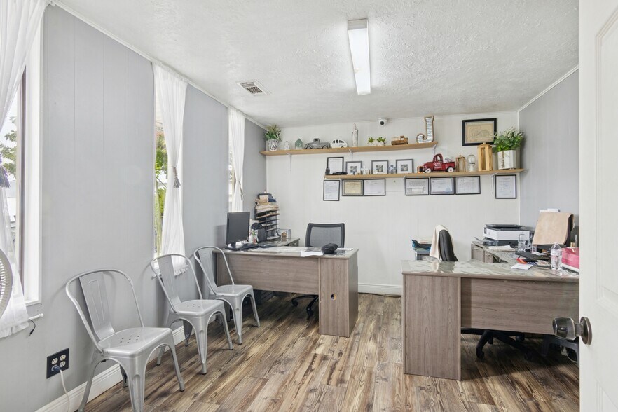 More Photos Of 508 College Ave, South Houston Auto Repair For Sale