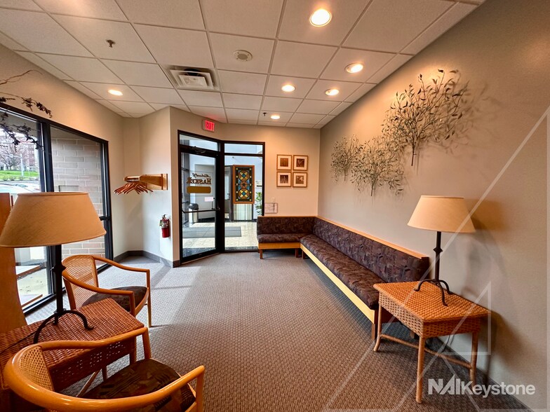 More Photos Of 985 Berkshire Blvd, Wyomissing Medical For Lease