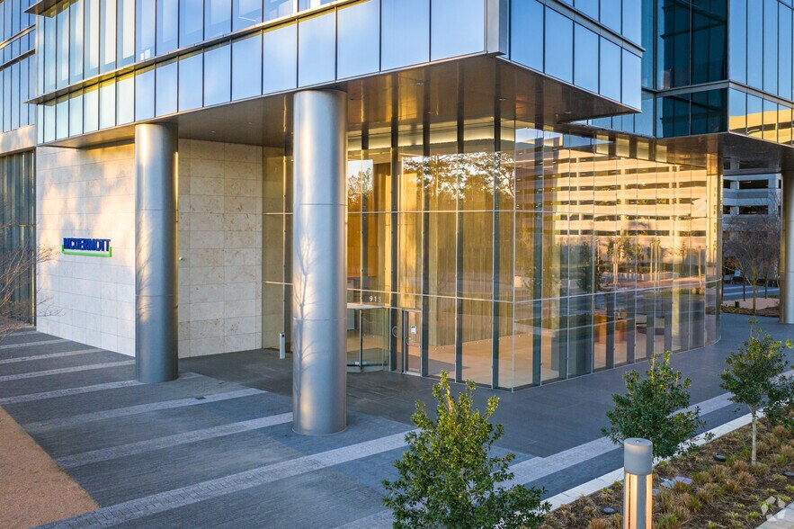 More Photos Of 915 N Eldridge Pky, Houston Office For Lease