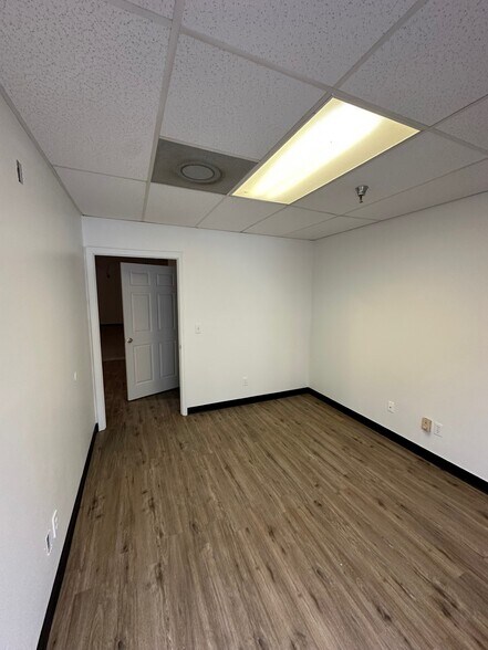 More Photos Of 1925 Barber Rd, Sarasota Warehouse For Lease