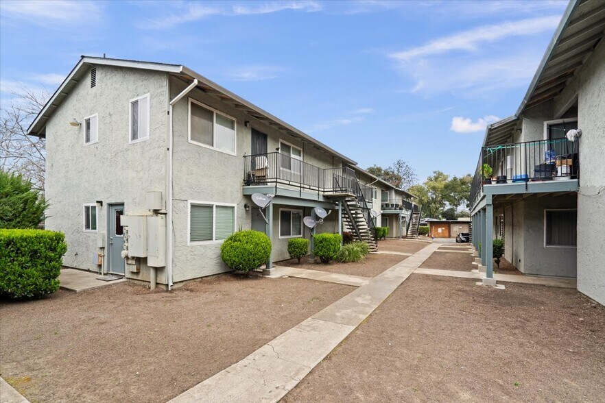 More Photos Of 611-613 E 7th St, Gilroy Apartments For Sale