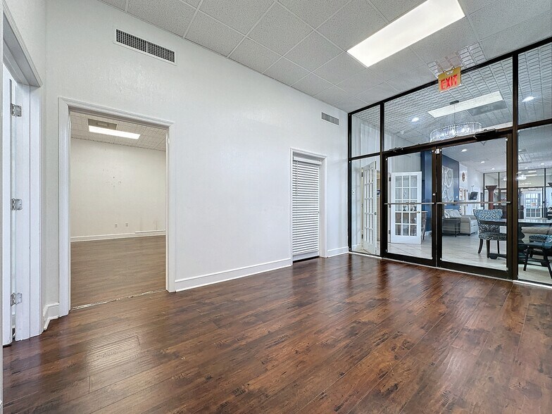 More Photos Of 22 W Monument Ave, Kissimmee Office For Lease