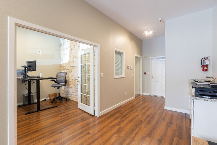 More Photos Of 220 Windsor River Rd, Windsor Apartments For Sale