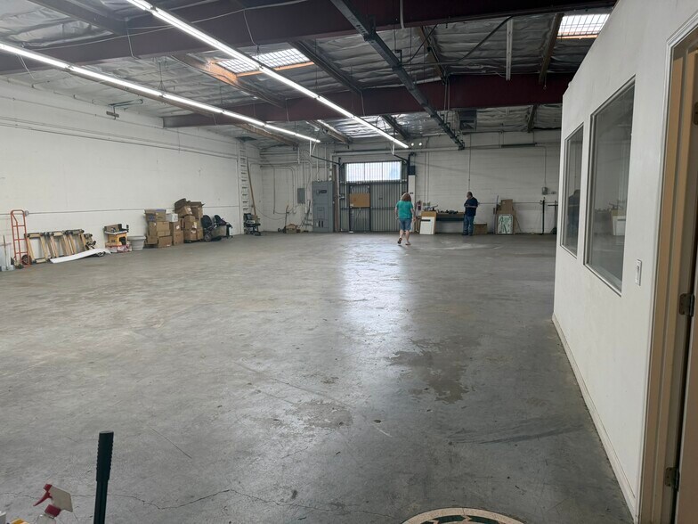 More Photos Of 13227 San Fernando Rd, Rancho Cascades Warehouse For Lease