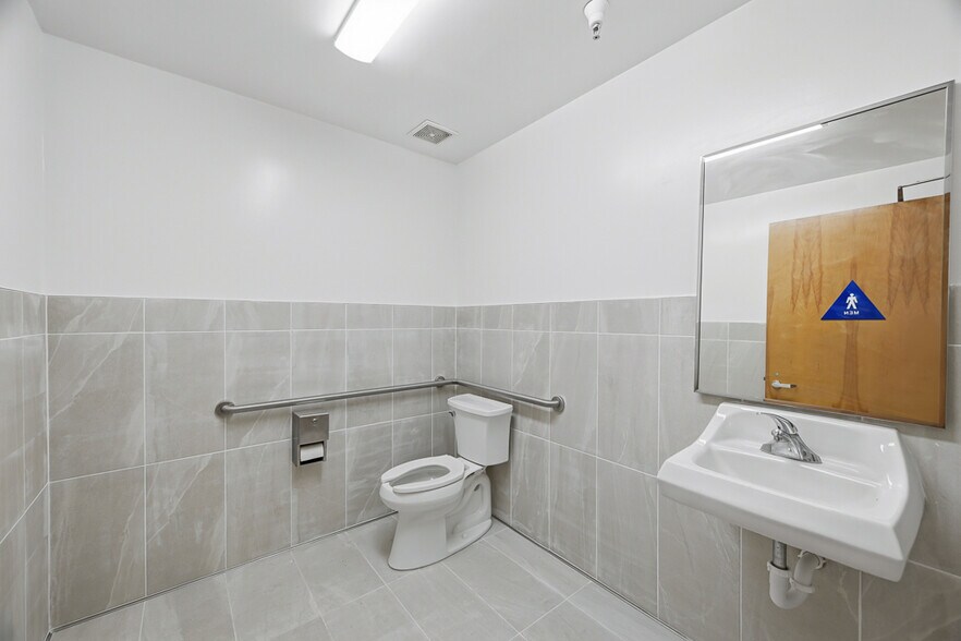 More Photos Of 2130-2162 Ringwood Ave, San Jose Showroom For Sale