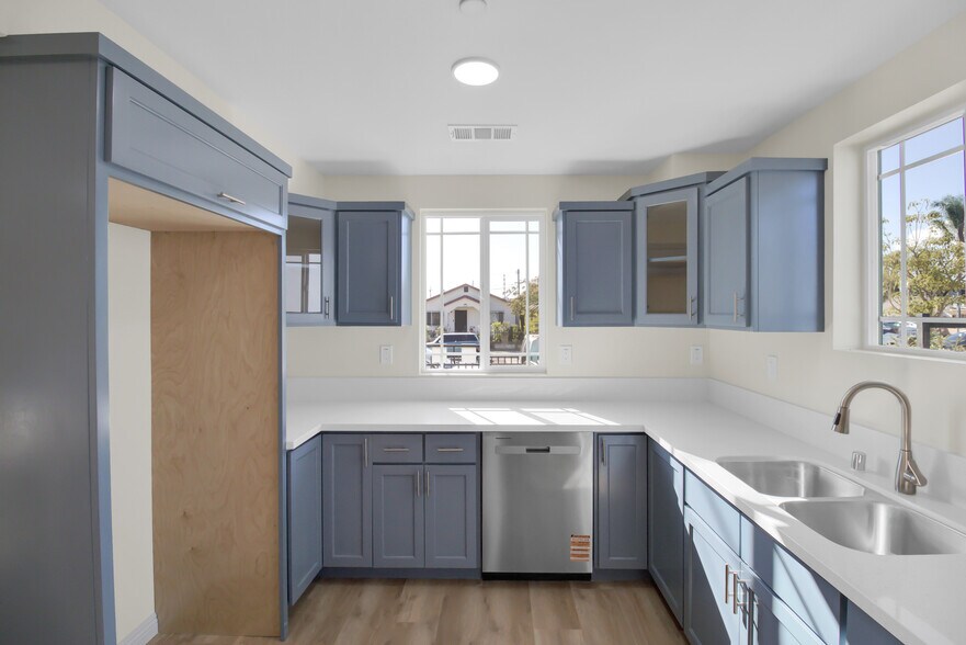 More Photos Of 815 G St, Wilmington Apartments For Sale